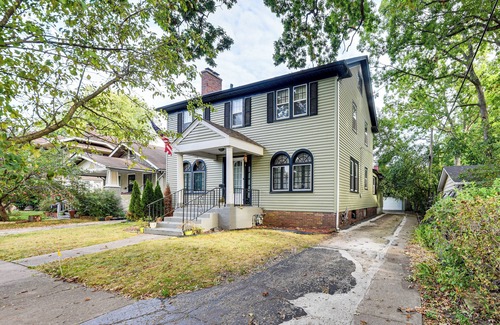 Waukegan House | 6 Mi to Naval Base: Spacious Waukegan Home w/Yard