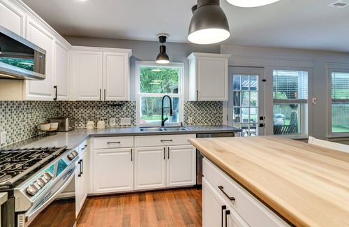 College Park House | 6 Mi to Northshore Park: Family Home w/Pool!