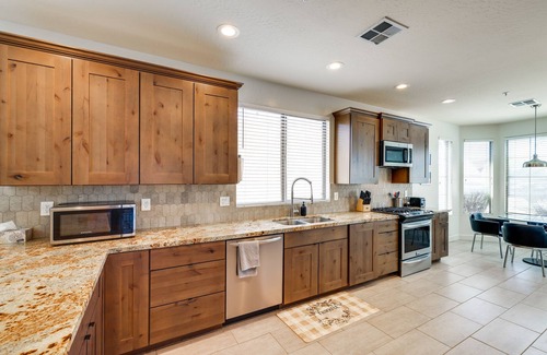 Pinnacle Reserve One House | 6 Mi to Pinnacle Peak Park: Home w/BBQ & Yard