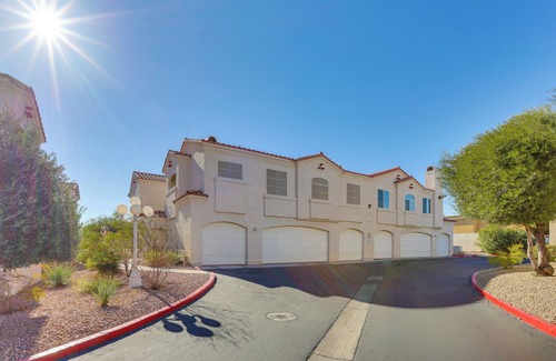 Canyon Gate Condo | 6 Mi to Vegas Strip: City-View Gem w/Pool Access