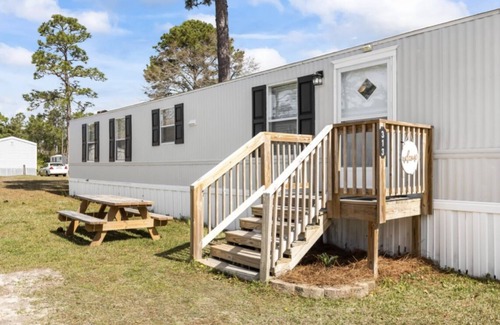 Holly Ridge House | 6 miles to Surf City Beach! Everything you need quiet work, military, vac stay