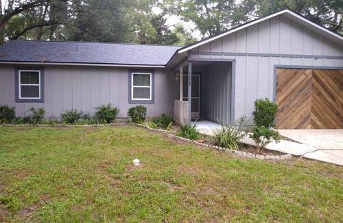 Fellowship House | 6 Miles To WEC Fenced Yard Pet Friendly Location Lots of Trees