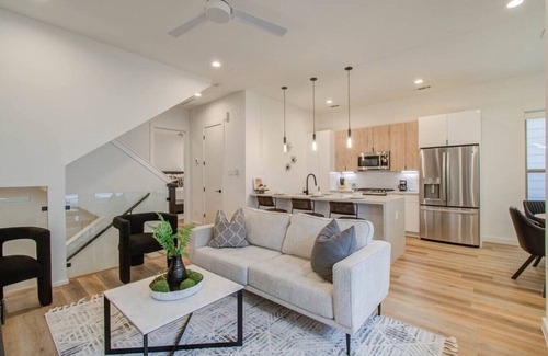 Riverside Terrace House | 6 Min from Medical Center & Houston Zoo!