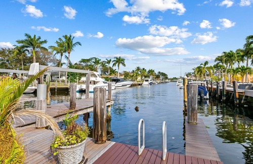 Pompano Isles House | 6 mins to Beach ~ Heated Pool ~ Dock ~ Paddleboards