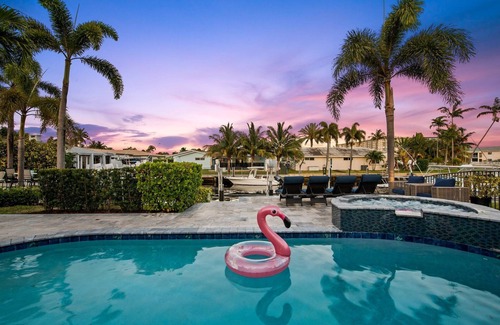 Garden Isles House | 6 mins to Beach~Heated Pool~Jacuzzi~Big Backyard~30 Foot Dock