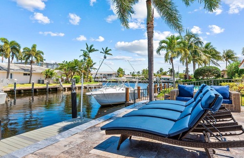 Garden Isles House | 6 mins to Beach~Heated Pool~Jacuzzi~Big Backyard~30 Foot Dock
