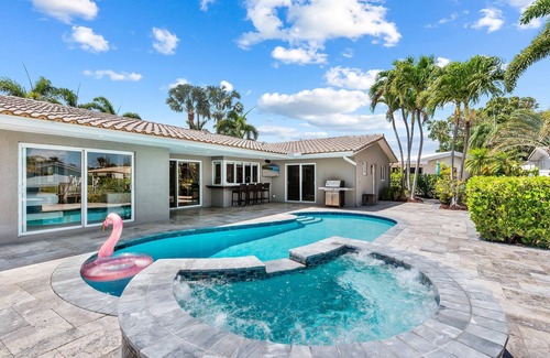 Garden Isles House | 6 mins to Beach~Heated Pool~Jacuzzi~Big Backyard~30 Foot Dock
