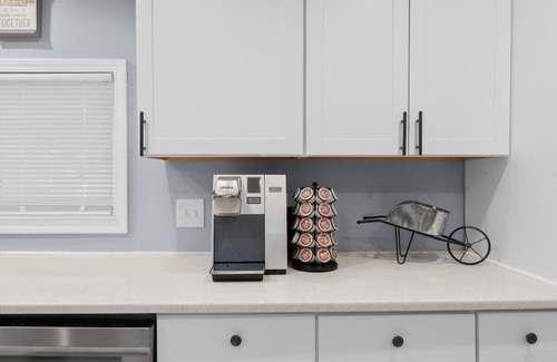 Westerville House | 6 mins to Hoover Enclosed Porch 5Tv's Roku King