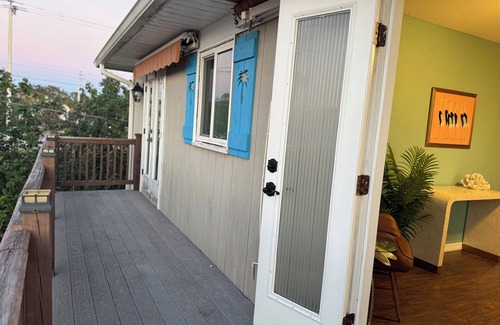 Englewood House | 6 minute walk to Manasota Beach! POOL! Charming 2-bedroom townhome with WiFi, AC