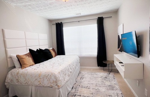Church Street House | 6 minutes drive from Airport & 15 minutes from downtown Atlanta