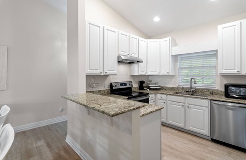 Boulevard Village and Tennis Condo | 6 minutes to Beach at Premier Tennis Club