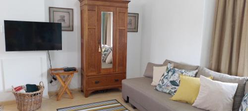 Linden Apartment | 6 Olives on Third