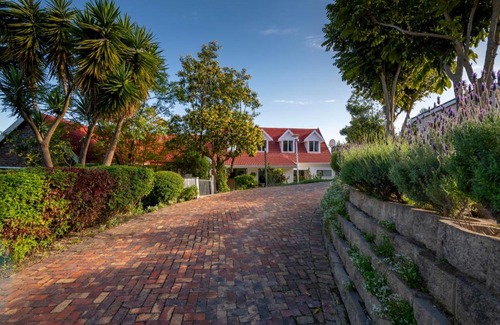 Paradise Bed & Breakfast | 6 On Protea