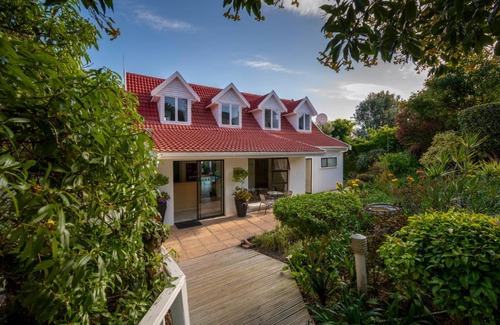 Paradise Bed & Breakfast | 6 On Protea