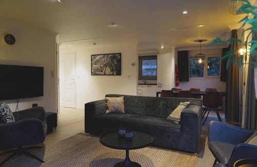 Beekbergen-Zuid House | 6 pers. chalet with 3 bedrooms and terrace with hot tub