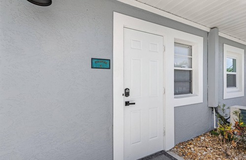 Matlacha Isles-Matlacha Shores Condo | 6 Person 1-Bedroom Condo with Waterview Patio Angel's Den - 6 Person 1-Bedroom Condo with Waterview Patio Angel