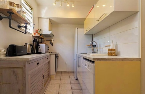 Carosse Apartment | 6-person apartment with Jacuzzi 800m from the port of St Gilles Les Bains