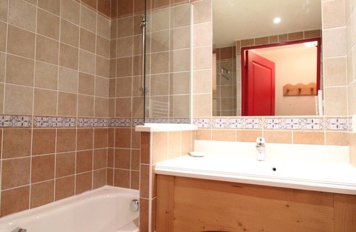 Val Cenis Apartment | 6-person apartment, ski-in/ski-out, pool, parking, WIFI