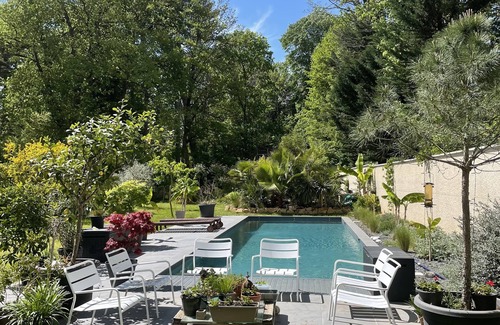 Saint-Cyr-au-Mont-d'Or Apartment | 6-person air-conditioned gîte: terrace, garden, heated swimming pool 10 km from Lyon