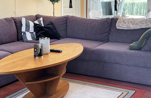 Hjo House | 6 person holiday home in HJO