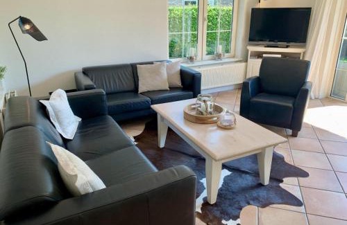 Sint Maartensvlotbrug House | 6-person holiday home with garden