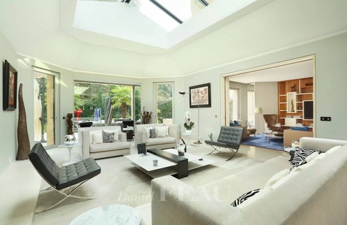Faubourg Saint-Germain Apartment | 6 Pl. Joffre luxery self check in