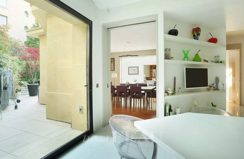Faubourg Saint-Germain Apartment | 6 Pl. Joffre luxery self check in