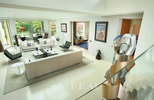 Faubourg Saint-Germain Apartment | 6 Pl. Joffre luxery self check in