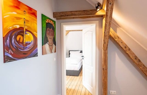 Brunsbuttel Apartment | 6 rooms 5 bedrooms 2 bathrooms- close to the city center top renovated