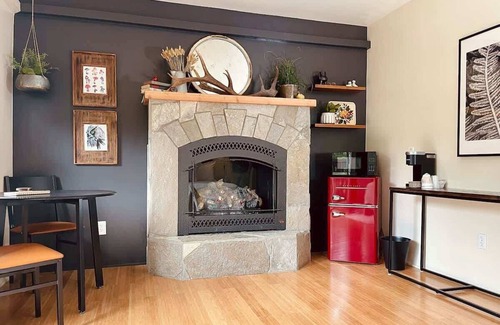 Port Angeles Apartment | #6 Sequoia King Room-Private Bath Olympic Nat. Prk