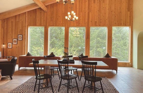 Port Angeles Apartment | #6 Sequoia King Room-Private Bath Olympic Nat. Prk