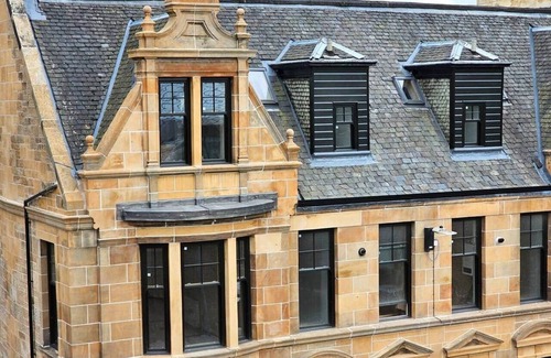 Paisley Apartment | 6 Smithhills, Paisley Central,GLW & Glasgow access