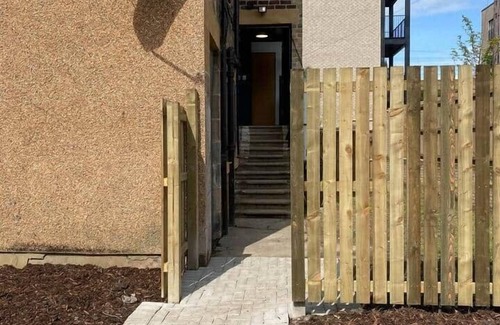 Paisley Apartment | 6 Smithhills, Paisley Central,GLW & Glasgow access