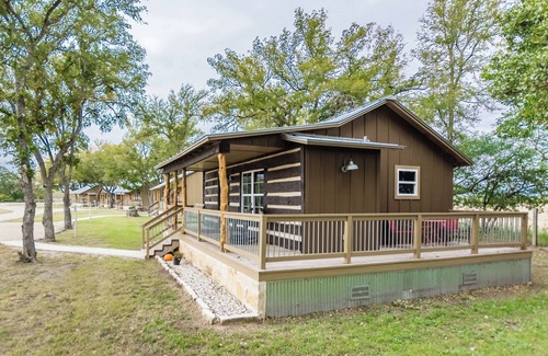 Fredericksburg Cottage | 6) Texas Pride at Vineyard Trail Cottages