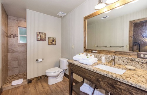 Fredericksburg Cottage | 6) Texas Pride at Vineyard Trail Cottages