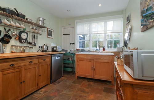 Thorpeness Cottage | 6 THE WHINLANDS, pet friendly, with open fire in Thorpeness