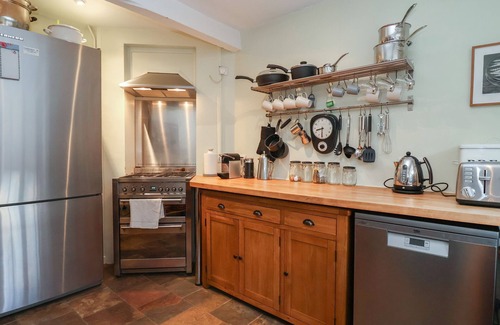 Thorpeness Cottage | 6 THE WHINLANDS, pet friendly, with open fire in Thorpeness