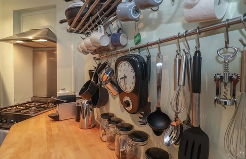 Thorpeness Cottage | 6 THE WHINLANDS, pet friendly, with open fire in Thorpeness