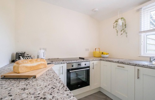 Thorpeness Cottage | 6 Uplands - sleeps 3 guests in 2 bedrooms