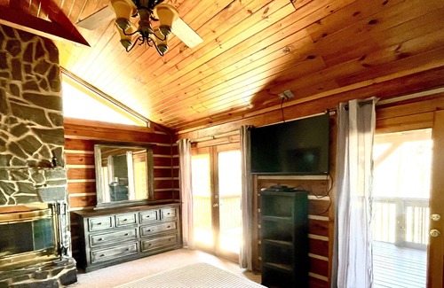 Waynesville Cabin | 60+ Acre Private Gated Estate