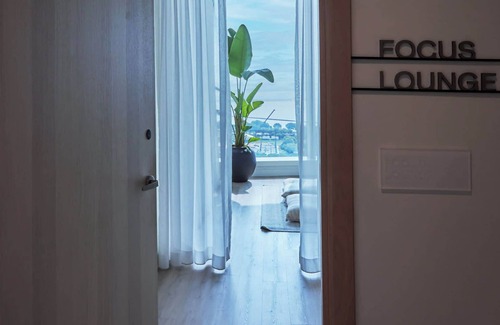 The Loop Apartment | 60 Fl Lake View Apt: An Urban Oasis in the Sky