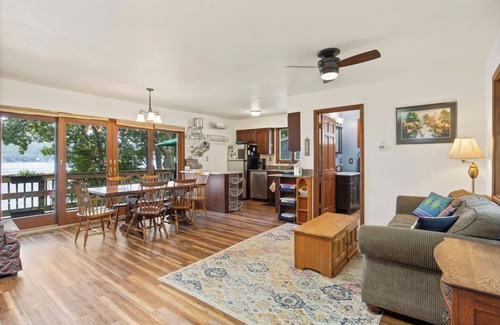 Honeoye House | 60' Honeoye Lakefront | Dock | Kayaks | Lake View