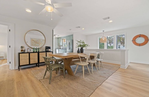 Toilla Segunda House | 600 feet to the Gulf | Private+Heated Pool | Games+Gear | 6 Person Bicycle