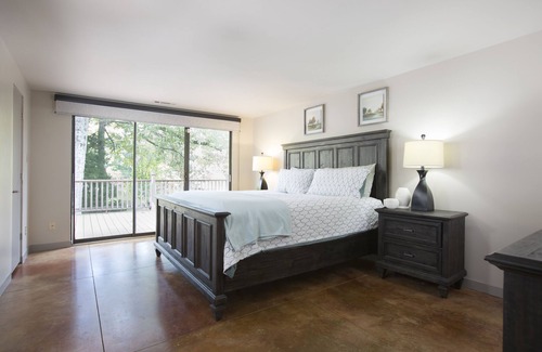 Raleigh House | 6000 sqft Modern Lake Home, Close to Everything Memphis