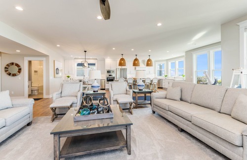 South Haven House | 605 Monroe - Overlooking South Beach & Lighthouse