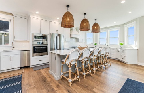 South Haven House | 605 Monroe - Overlooking South Beach & Lighthouse