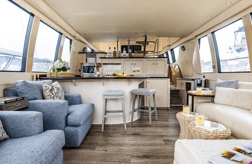 Marina del Rey Boat Rental | 60ft Carver Yacht in Marina del Rey