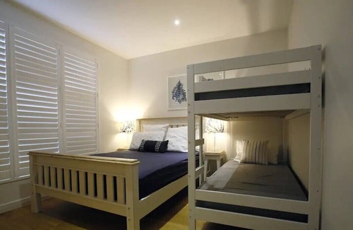 Chelsea House | 60M to the beach 2-bedroom house with Ocean view