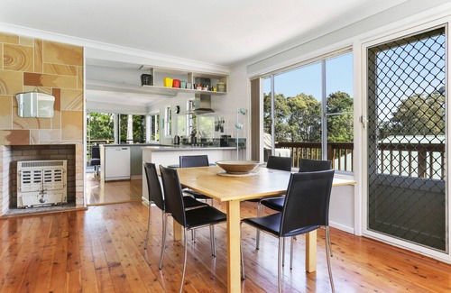 Dalmeny House | 60s beach house Dalmeny - Best Pet Friendly accommodation