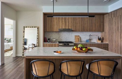 The Loop Apartment | 60th Flr Lake Views, A Stay Above It All, Sleeps 5